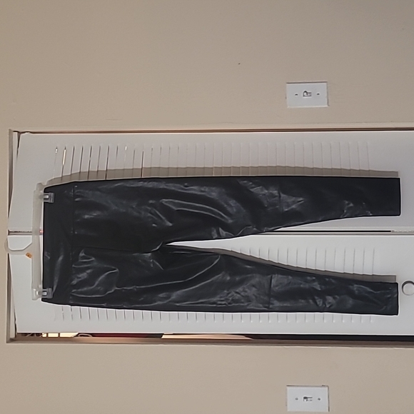 Faux leather high rise shaper leggings black size Small - Picture 2 of 6